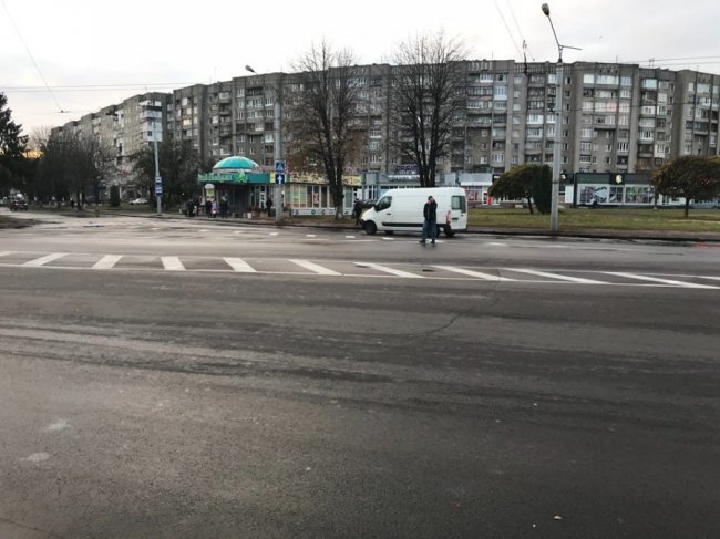 «Щоранку біля ОДА бачу десятки безсмертних», – лучанка про «пішоандонів». ФОТО