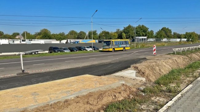 «Перейти дорогу нереально, машини не їздять – літають»: у Струмівці під Луцьком облаштовують зупинки та  «зебри»