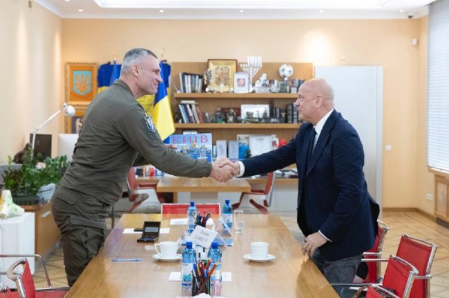 «Україна б’ється за безпеку всієї Європи», –  Кличко обговорив допомогу Україні на зустрічі з Генсеком «Спільноти демократій» 