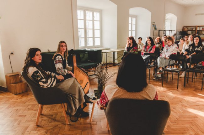 «Відроджуємо традиції та допомагаємо ЗСУ»: як у Луцьку проходила «Терапія вечорницями». ФОТО.ВІДЕО