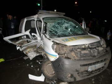 Аварія в Харкові: Mercedes «влетів» у міліцейське авто. ФОТО