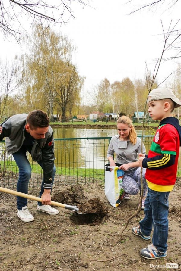 Луцький зоопарк став ще зеленішим. ФОТО