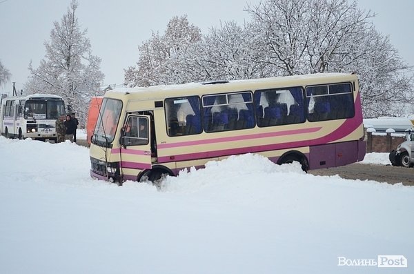 Аварія під Луцьком: зіткнулися автобус і фургон. ФОТО