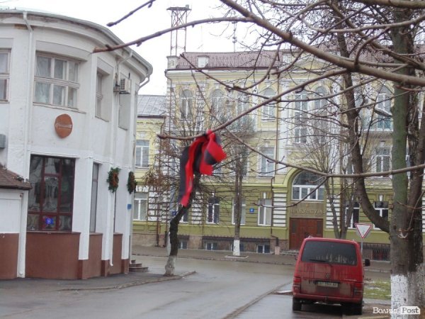 Луцьк розмалювали написами «Бандера – герой» і «Кривавого міністра геть». ФОТО