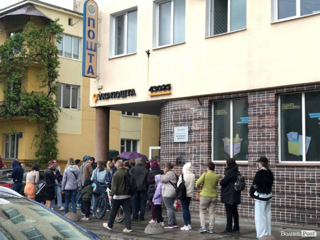 У Луцьку легендарна марка «Русскій воєнний корабль… ВСЬО!» наробила ажіотажу. ФОТО 