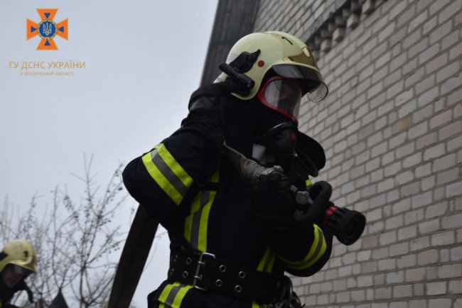Під Луцьком загорівся житловий будинок. ФОТО