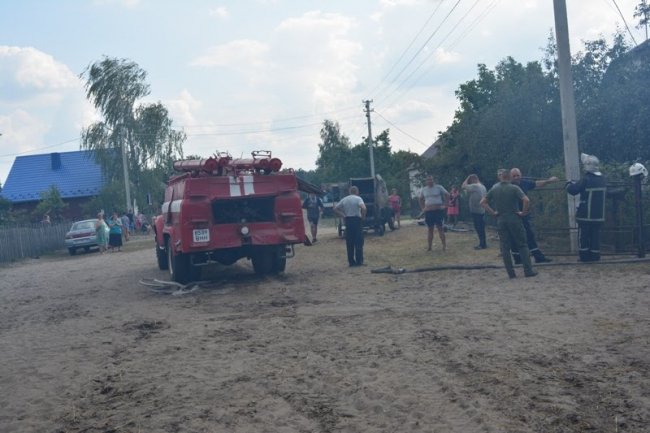 Під час пожежі на Волині постраждав рятувальник. ФОТО
