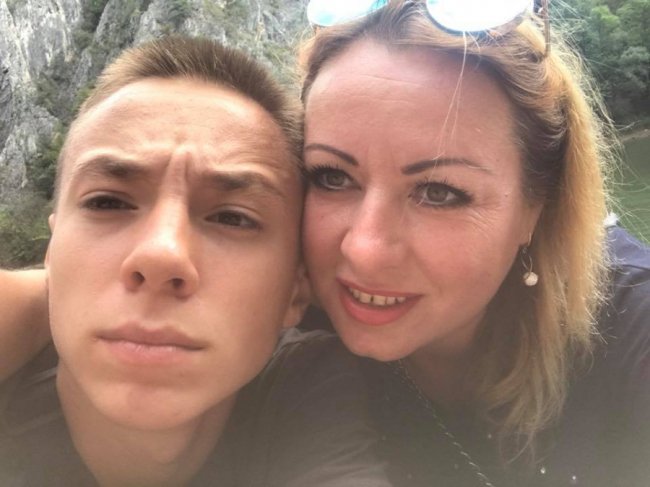 Директорка Луцького зоопарку зворушливо привітала сина з 15-річчям. ФОТО