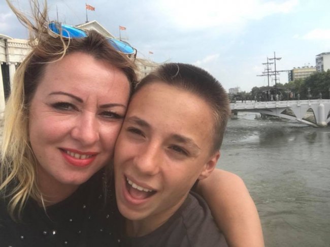 Директорка Луцького зоопарку зворушливо привітала сина з 15-річчям. ФОТО