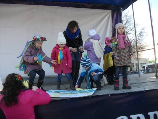 Луцькі мами влаштували антивоєнну акцію. ФОТО