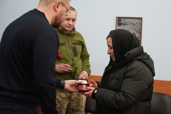 Мер Луцька вручив ордени рідним загиблих Героїв