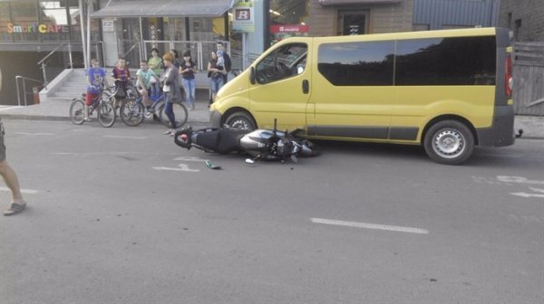 У Ковелі мотоцикл потрапив під колеса мікроавтобуса