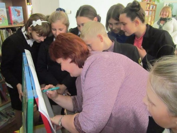 У Луцьку школярі проміняли комп'ютери на бібліотеку. ФОТО