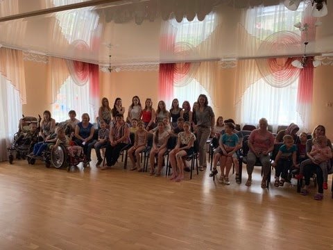 Луцькі студенти придбали подарунки для особливих діток. ФОТО