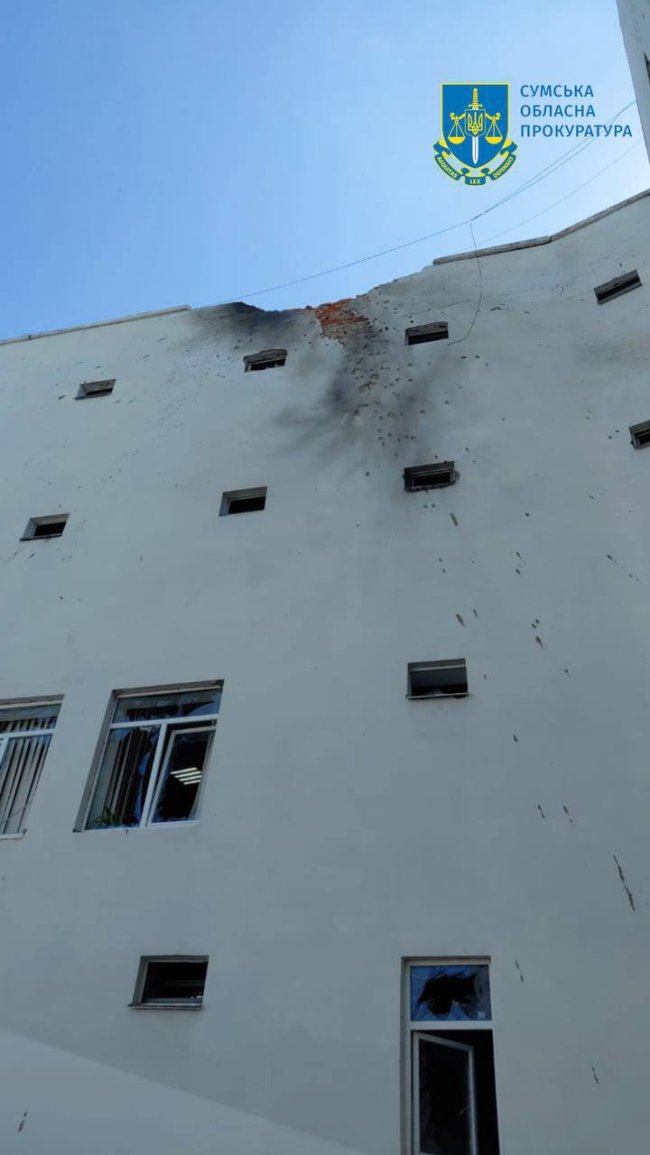 У Сумах російський дрон поцілив у навчальний заклад