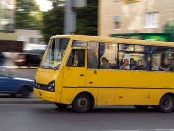 У Луцьку маршрутка декілька метрів протягнула дитину із затиснутою ногою