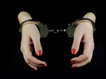 На Волині крадійку, яка 5 років ухилялась від суду, відправили за ґрати