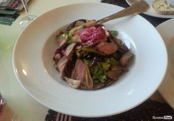 Салат з качиним філе. Фото автора