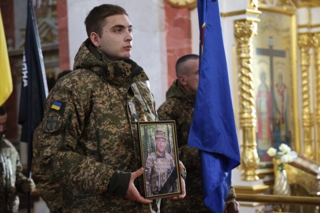 Загинув у боях за Покровськ: у Луцьку провели в останню дорогу полеглого Героя Анатолія Кравчука