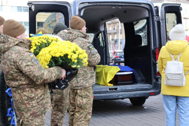 Загинув у боях за Покровськ: у Луцьку провели в останню дорогу полеглого Героя Анатолія Кравчука