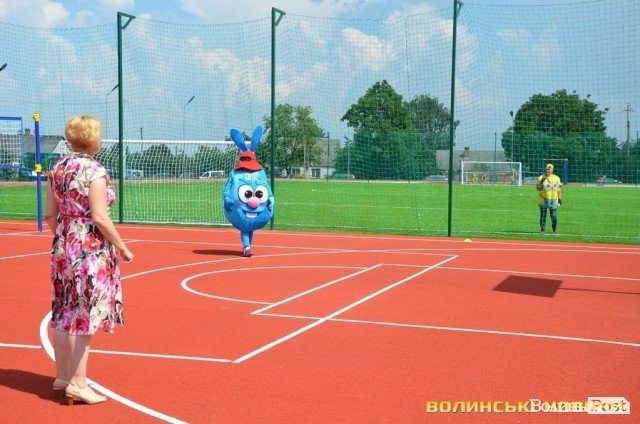 У селі  під Луцьком відкрили надсучасний стадіон. ФОТО