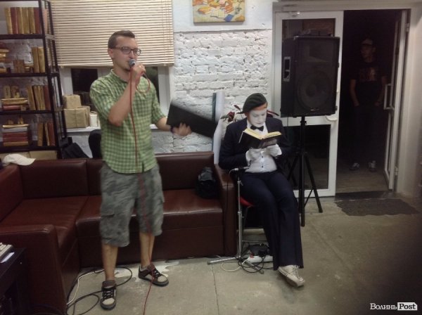 У Луцькій книгарні «заговорили» книги. ФОТО. ВІДЕО