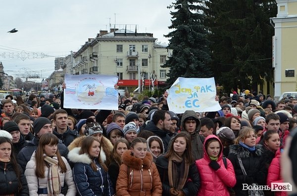 У Луцьку - студентський Євромайдан без партсимволіки. ФОТО
