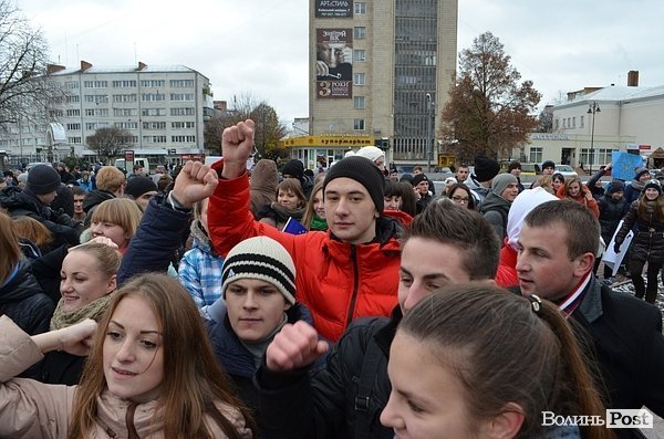 У Луцьку - студентський Євромайдан без партсимволіки. ФОТО