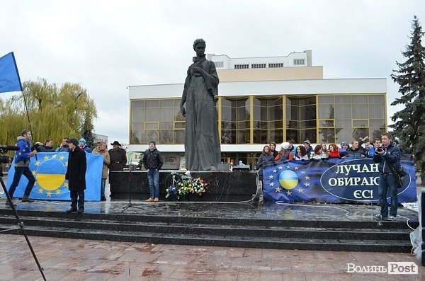 У Луцьку - студентський Євромайдан без партсимволіки. ФОТО
