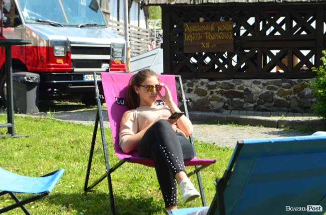 У замку Любарта стартував Lutsk Food Fest: що і за скільки пропонують скуштувати. ФОТО