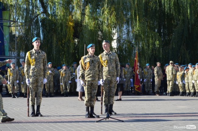 «Нам є що захищати»: урочиста посвята ліцеїстів у Луцьку.  ФОТО