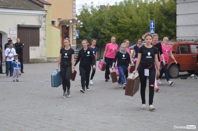 З хлібом, горілкою та кров’ю: у Луцьку відкрили фестиваль театрів. ФОТО