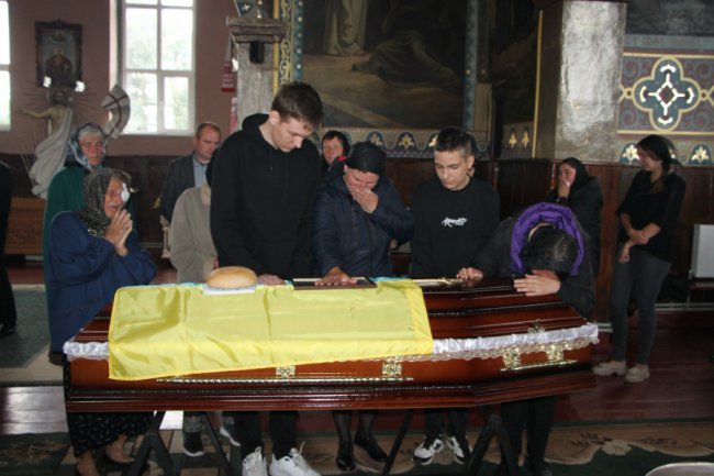 На Волині попрощалися із загиблим на війні Героєм Андрієм Іщиком. ФОТО