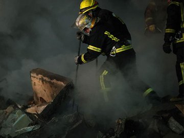 Розвідка Британії: РФ вдарила по будинку в Дніпрі неточною ракетою і брехливо звинуватила ППО України