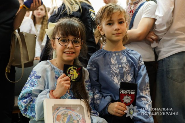 Великодня турбота: учні луцького ліцею відвідали поранених бійців у госпіталі МВС 