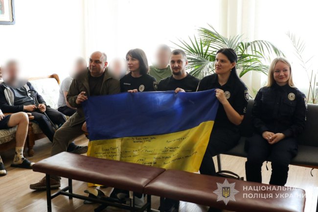 Великодня турбота: учні луцького ліцею відвідали поранених бійців у госпіталі МВС 