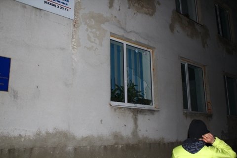 У Маневичах розгромили офіси комуністів і регіоналів. ФОТО