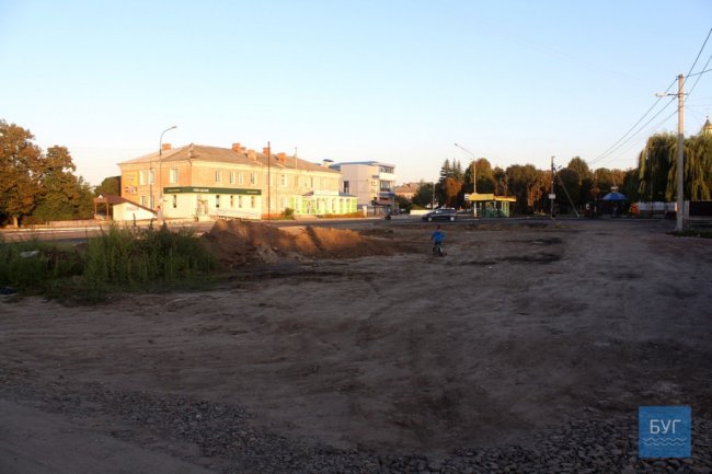 Мешканці Нововолинська відстоюють свою вулицю, яка руйнується через будівництво парковки