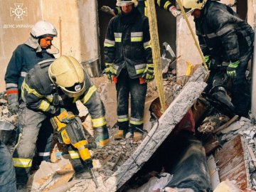 Під завалами в Одесі загинула родина військових із дітьми