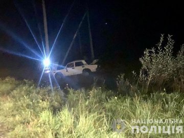 На Волині п'яний водій злетів у кювет та перекинувся, постраждала неповнолітня. ФОТО
