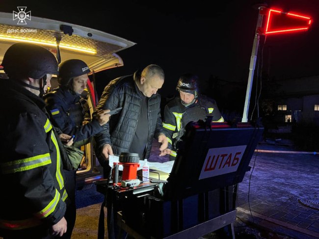 Показали, як рятувальники ліквідовують наслідки ворожого обстрілу на Волині. ФОТО