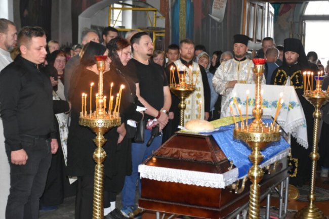 В останню дорогу провели Героя з Волині Миколу Чернова