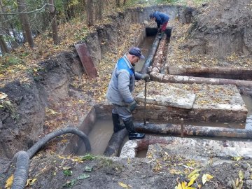 Комунальники ліквідовують витоки на тепломережах: без опалення в Луцьку 15 будинків