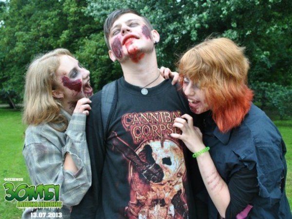 Львовом розгулювали зомбі. ФОТО. ВІДЕО