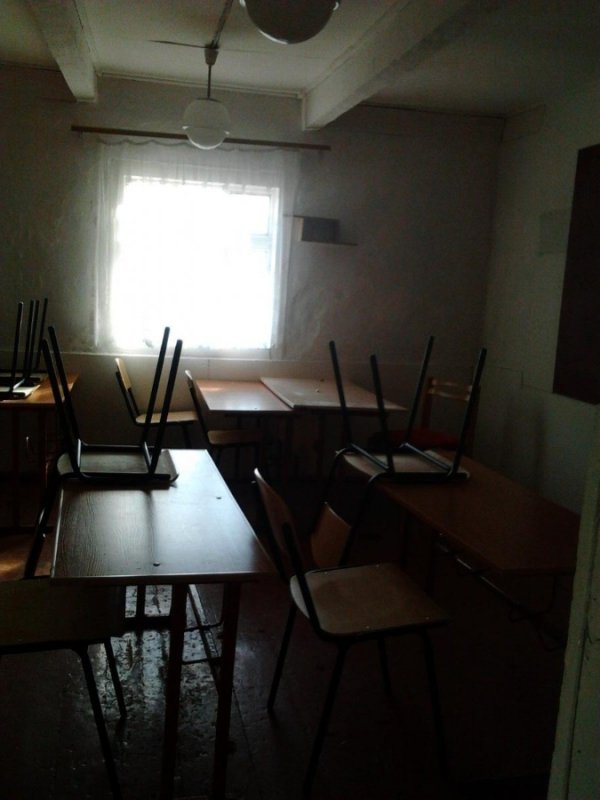 Сільські реалії під Луцьком: школа-курник. ФОТО