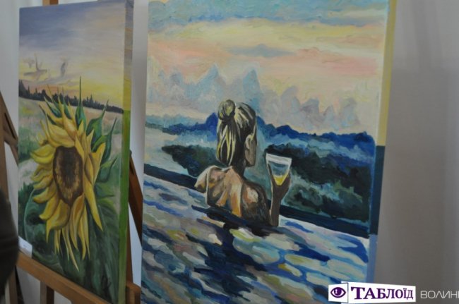У Луцьку відкрили виставку неймовірних картин доньки загиблого героя. ФОТО