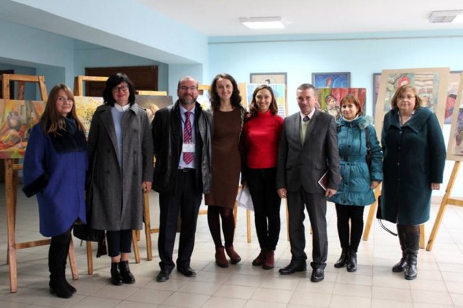 День студента по-інтелігентному: у луцькому політесі влаштували святкову виставку картин