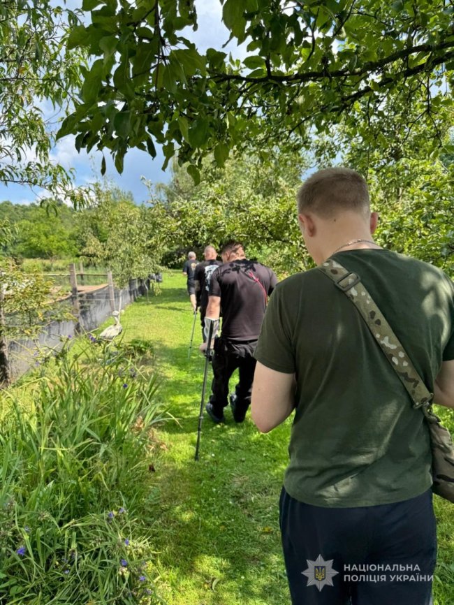 Поранені правоохоронці на Волині відвідали равликову екоферму. ФОТО