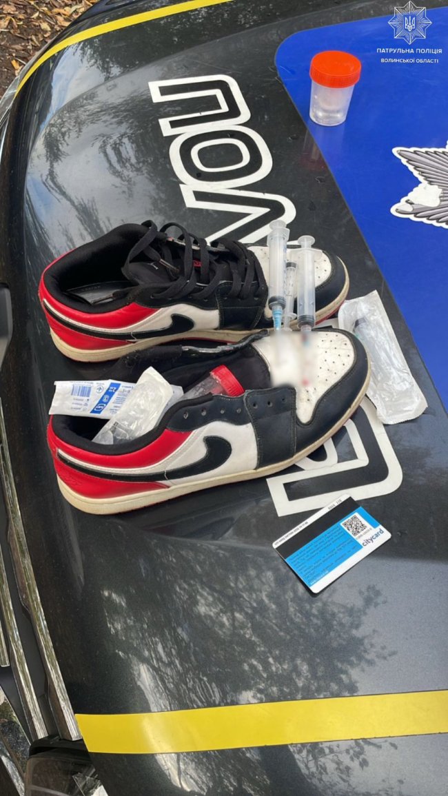 У Луцьку затримали чоловіка з наркотиками. ФОТО