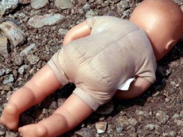 У Кам'янському мати викинула немовля в кущі